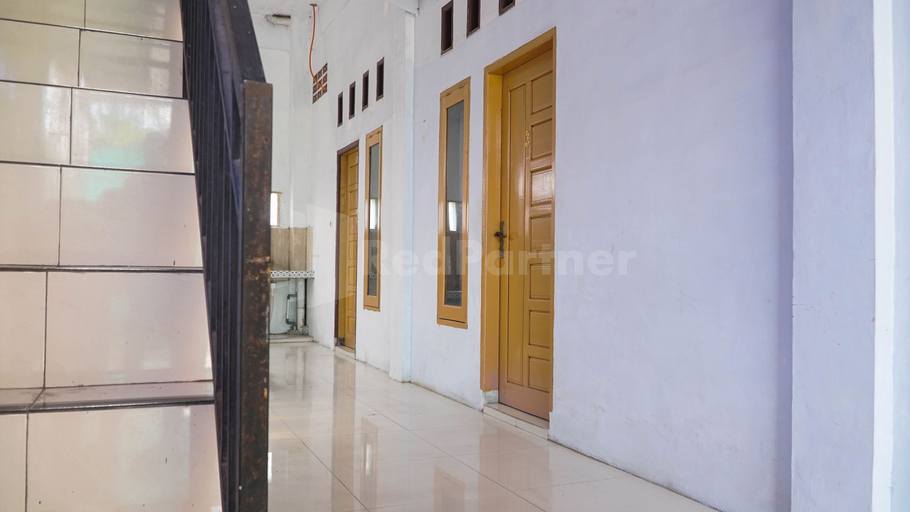 Exterior & Views 2, The Karo's Residence Mitra RedDoorz, Medan