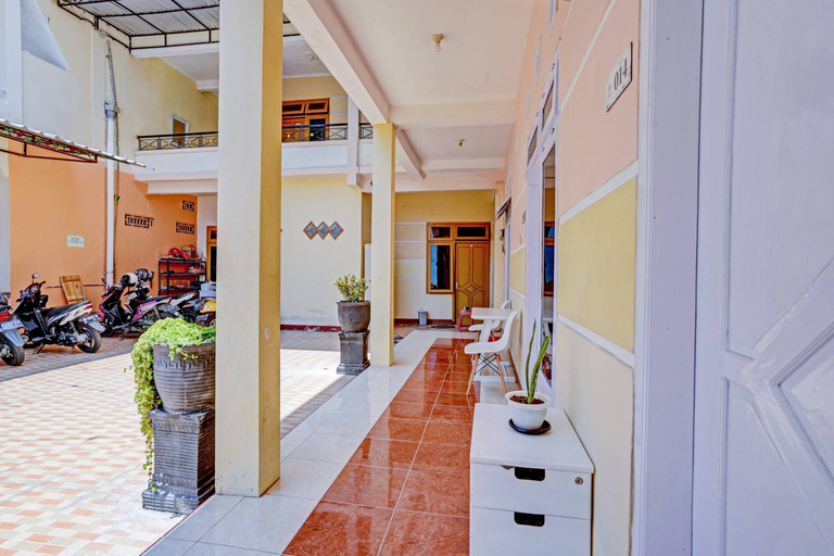 Others 3, OYO 90546 Aura Syariah Homestay, Ponorogo