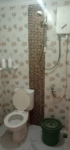 Bathroom, Apartemen Mutiara Bekasi by PR Room, Bekasi