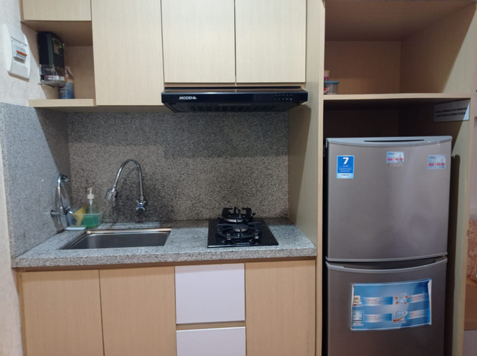 Dining Room 3, Apartemen Grand Kamala Lagoon by DA Room, Bekasi