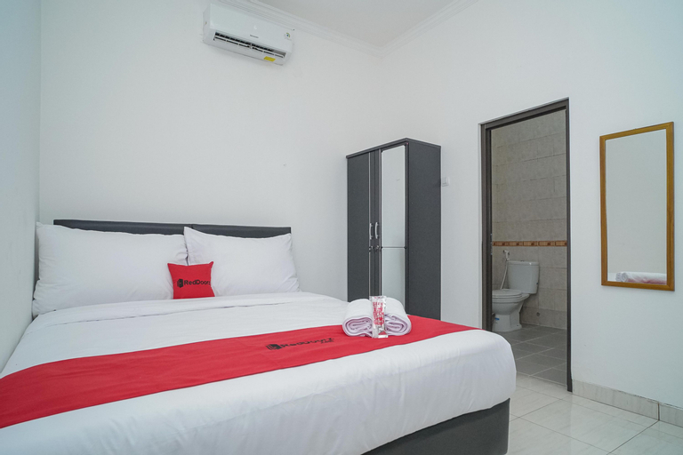 Bedroom 1, RedDoorz near RS Patria IKKT, West Jakarta