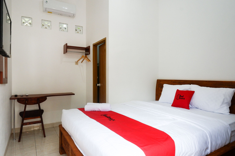 Bedroom 4, RedDoorz Syariah near Exit Tol Krapyak Semarang, Semarang