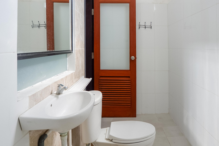 Bathroom 4, KoolKost near Raya Canggu (Minimum stay 5 nights), Badung