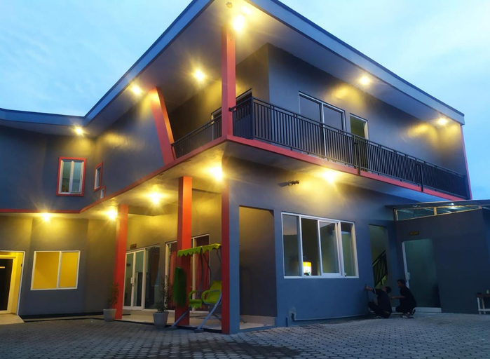 Exterior & Views