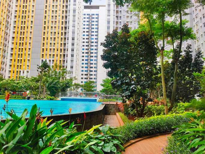 Sport & Beauty 3, Nice pool view from studio room at Springlake Apartment Summarecon Bekasi, Bekasi