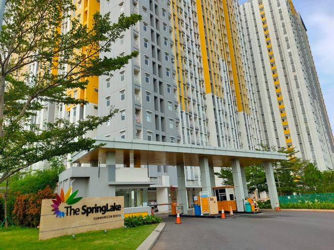 Exterior & Views 1