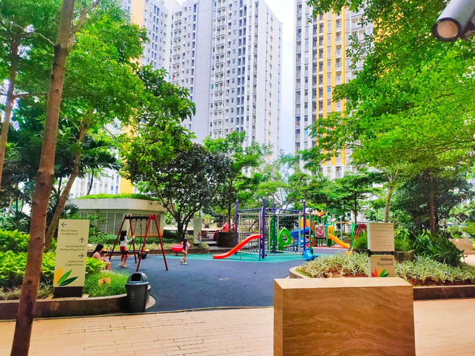 Exterior & Views 2, Nice pool view from studio room at Springlake Apartment Summarecon Bekasi, Bekasi