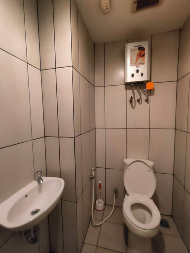 Bathroom 5, Apartemen Grand Kamala Lagoon by Ayu Daeng Room, Bekasi