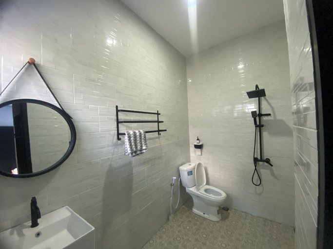 Bathroom 5, Villa Rafka, Bandung