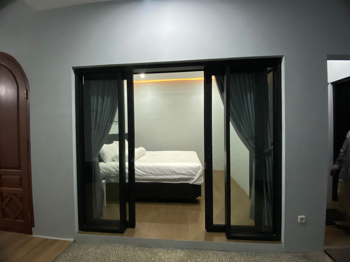 Others 2, Villa Rafka, Bandung