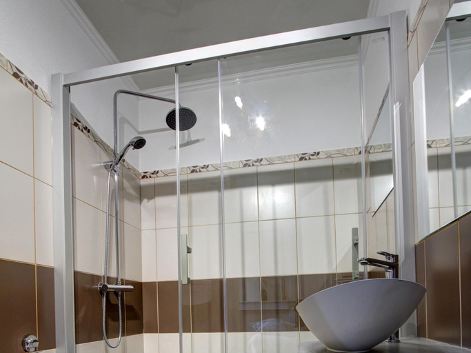 Bathroom 5, Le Manoir de Fourcy, Pas-de-Calais