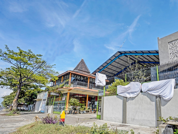 Exterior & Views 2, SPOT ON 90943 Mochi 88 Homestay, Probolinggo