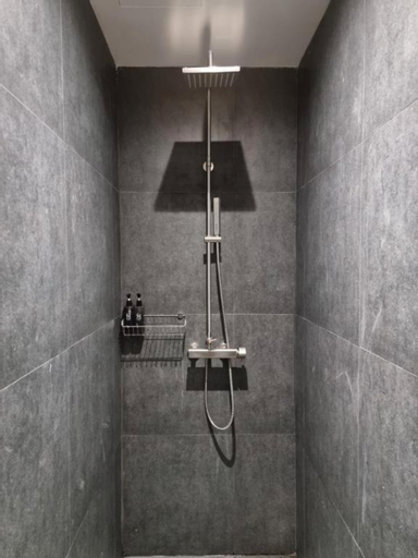 Bathroom 19
