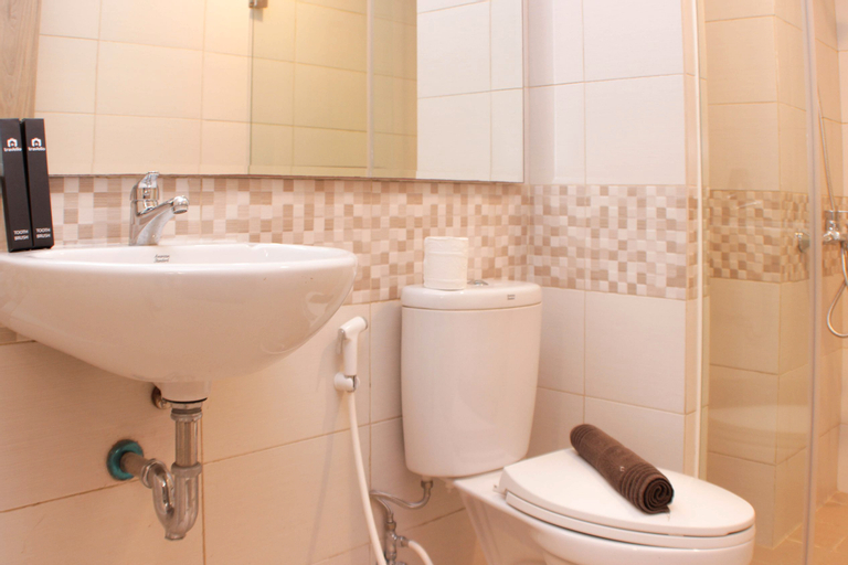 Bedroom 4, Nice and Cozy 1BR at Tamansari Iswara Apartment By Travelio, Bekasi