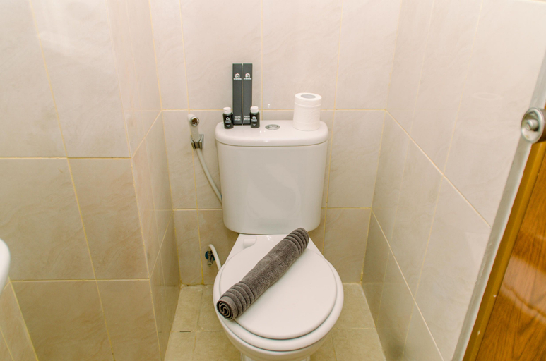 Bathroom 5, Nice and Simply Studio at Amazana Serpong Apartment By Travelio, Tangerang Selatan