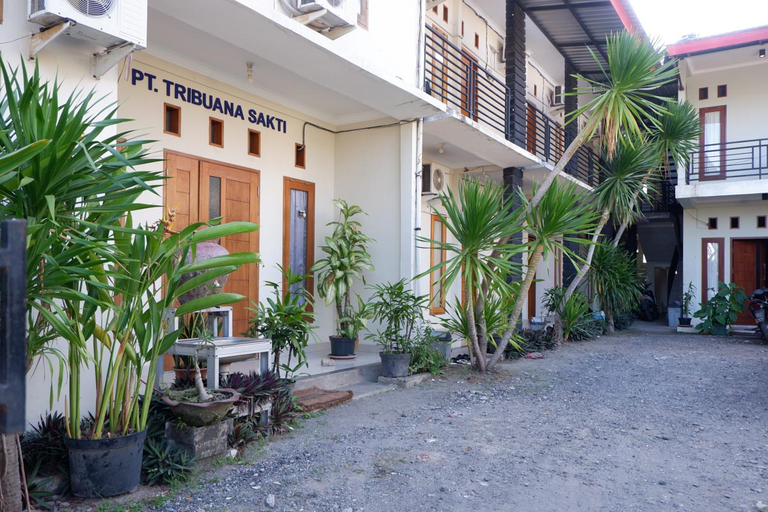 Exterior & Views 2, RedDoorz @ Ampenan Mataram Lombok, Lombok
