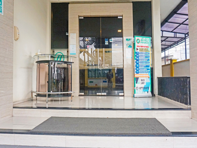 Exterior & Views 2, Super OYO Collection O 91409 Hotel Fiducia Otista 153 - 157, East Jakarta