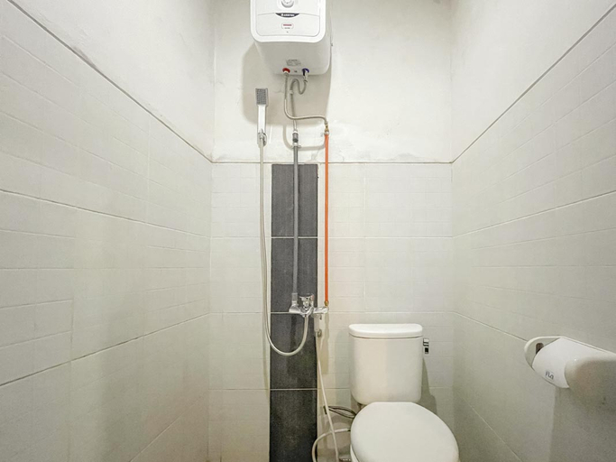 Bathroom 4, RedDoorz near Siloam Hospital Mataram, Lombok