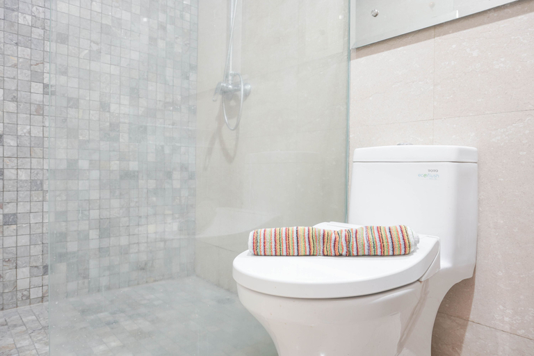 Bathroom 5, Nice and Elegant 2BR Apartment at Veranda Residence Puri By Travelio, West Jakarta