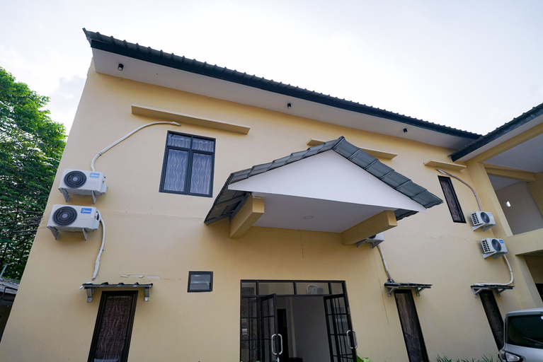Exterior & Views 2, Urbanview Hotel De Artha Lampung by RedDoorz, Bandar Lampung