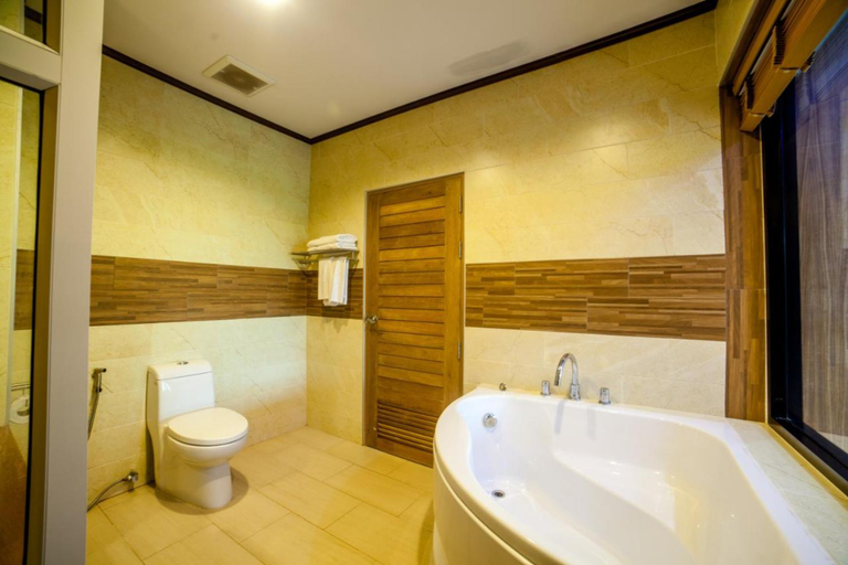 Bathroom 5, Chaokoh Phi Phi Hotel And Resort, Mueang Krabi