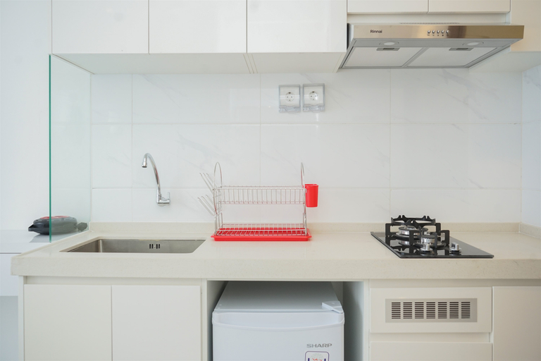Others 3, Modern Studio with Cozy Style at Sky House BSD Apartment By Travelio, South Tangerang