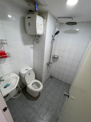 Bathroom 5, Grand Asia Afrika Apartement by Oces Property Group, Bandung