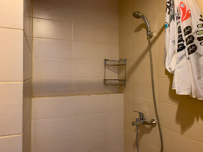 Bathroom 5, Elegant and Comfy 1BR Apartment Belmont Residence By Travelio, Jakarta Barat