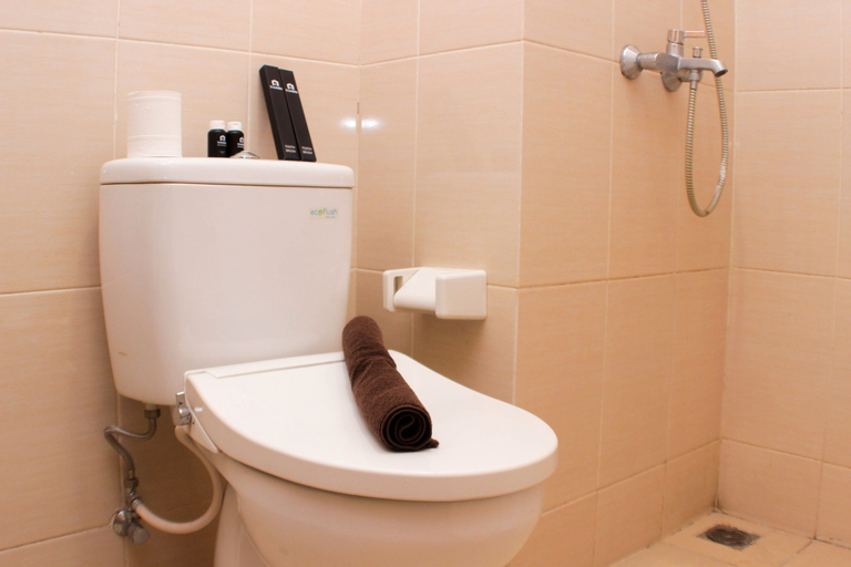 Bedroom 2, Comfort Studio Room at Oasis Cikarang Apartment By Travelio, Cikarang