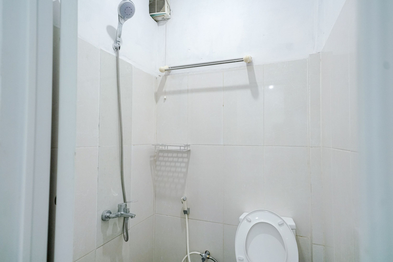 Bathroom 4, Urbanview Hotel Pondok Indah Pringsewu By RedDoorz, Tanggamus