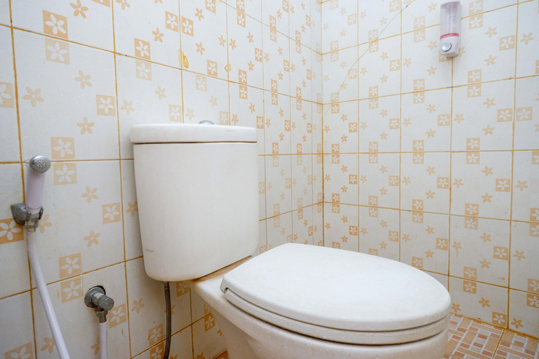 Bathroom 4, Urbanview Hotel Platinum Parepare, Parepare