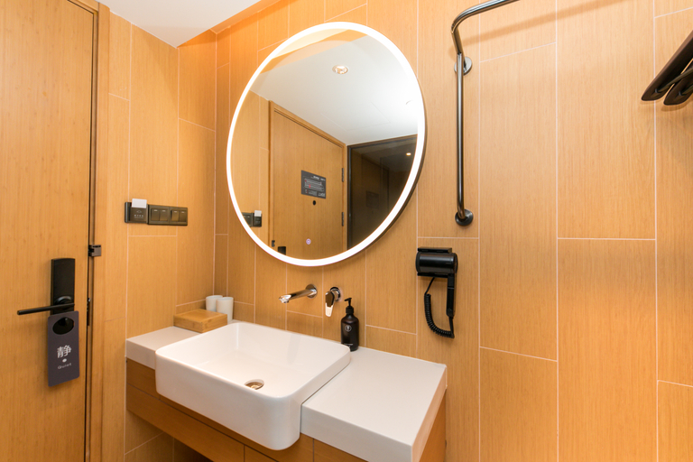 Bathroom 4, Ji Hotel (Shanghai Xujiahui), Shanghai