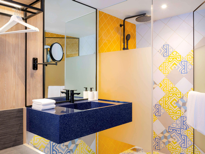 Bathroom 23