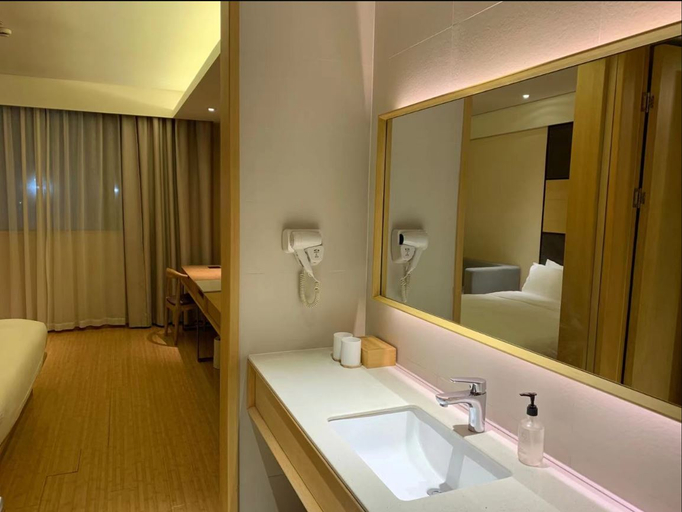 Bathroom, Ji Hotel Shanghai Oriental Pearl Tower, Shanghai