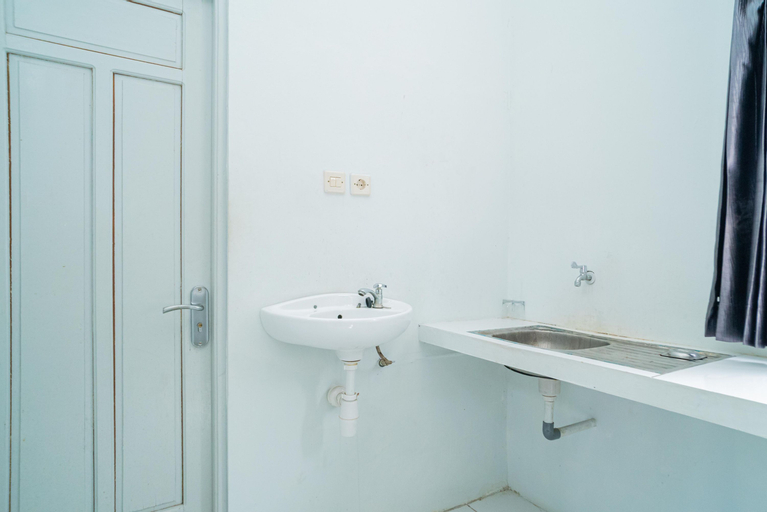 Bedroom 3, RedDoorz near Universitas Palangkaraya 2, Palangkaraya