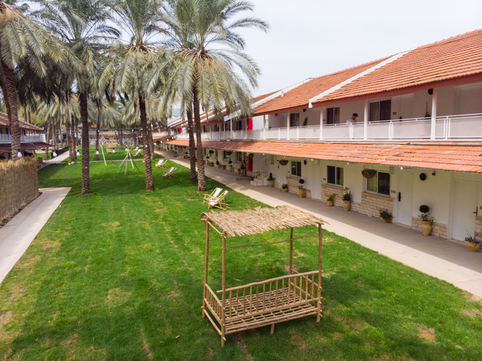 Public Area, Selina Kinneret
