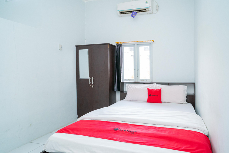 Bedroom 1, RedDoorz near Universitas Palangkaraya 2, Palangkaraya