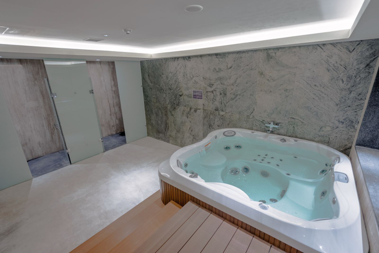 Bathroom 4, EMKA Lodge Studio room apartement Surabaya, Surabaya