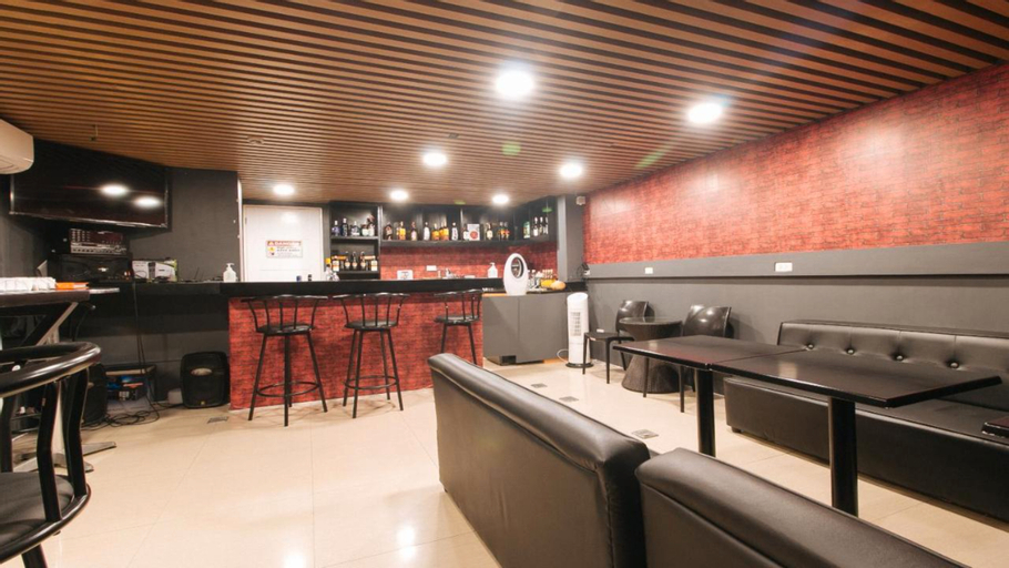 Food & Drinks 3, RedDoorz Plus @ La Belle Residences Makati City, Makati City