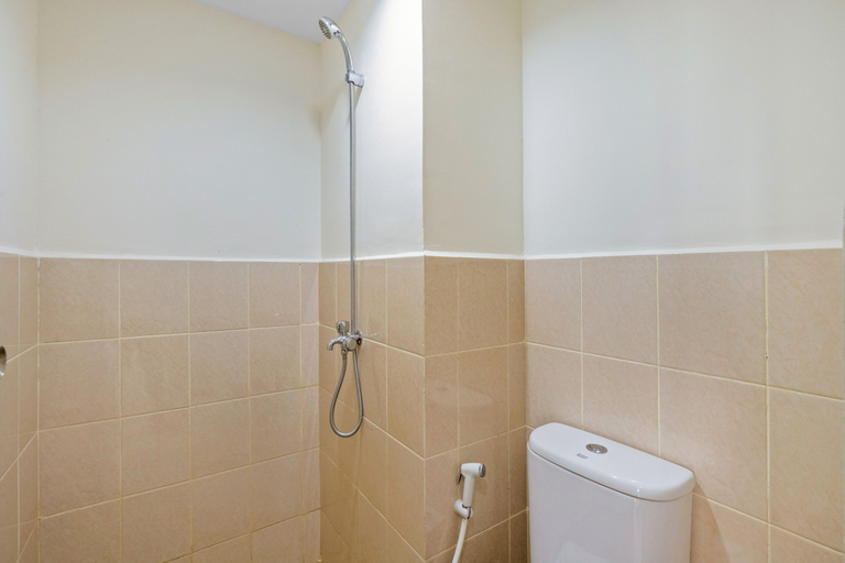 Bathroom 5, Skyland Podomoro Golf View, Bogor