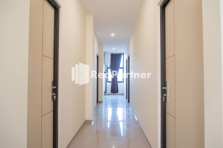 RedDoorz at Astana Malioboro - Tap to explore photos