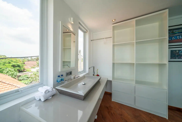 Bathroom 3, Villa Tykhe: Modern Balinese 4BR Pool Villa in Central Seminyak, Badung