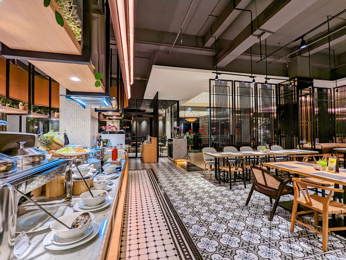 Food & Drinks 18