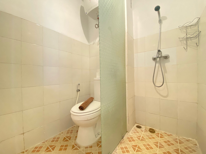 Bedroom 2, Cozy Studio Apartment at Emerald Towers By Travelio, Bandung