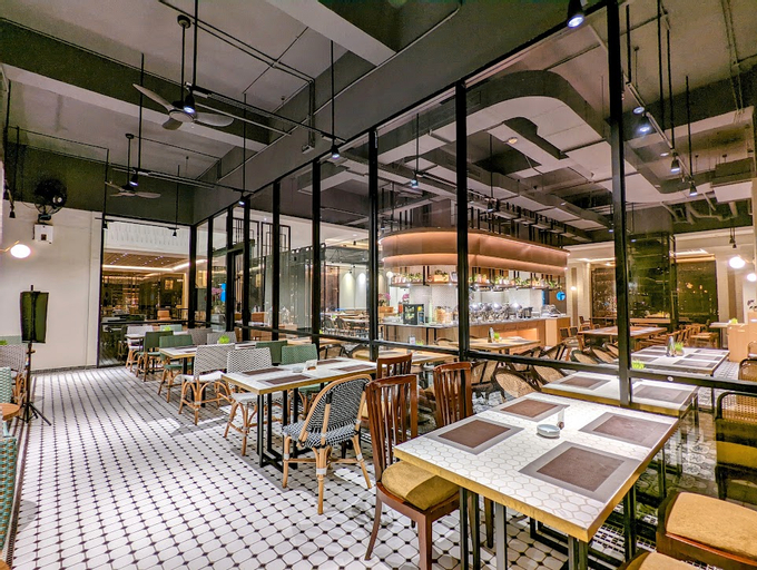 Food & Drinks 15