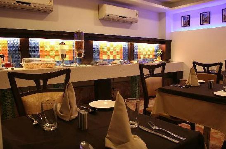 Food & Drinks 5, Le Roi Delhi @ New Delhi Railway Station, Delhi