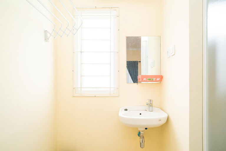 Bathroom 5, KoolKost Syariah near Jalan Ahmad Yani Banjarmasin 3, Banjarmasin
