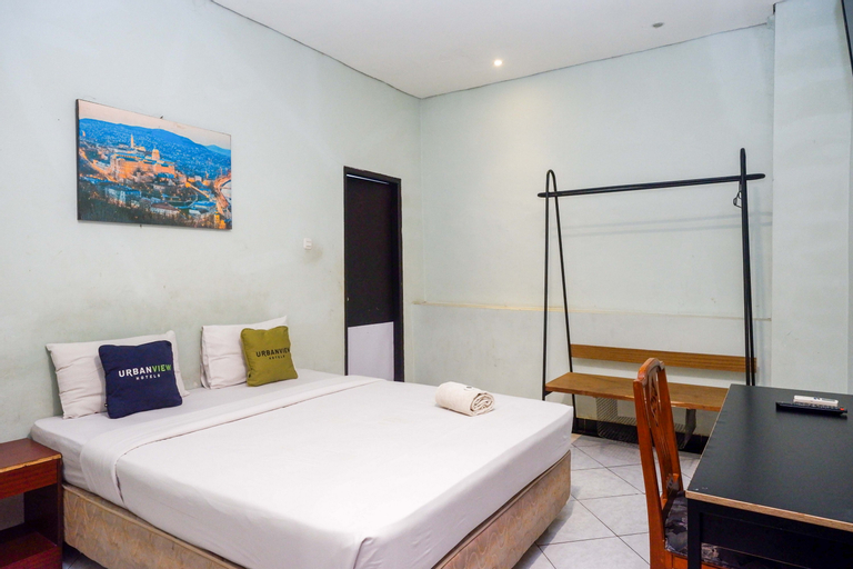 Bedroom 1, Urbanview Hotel Sayang Makassar, Makassar