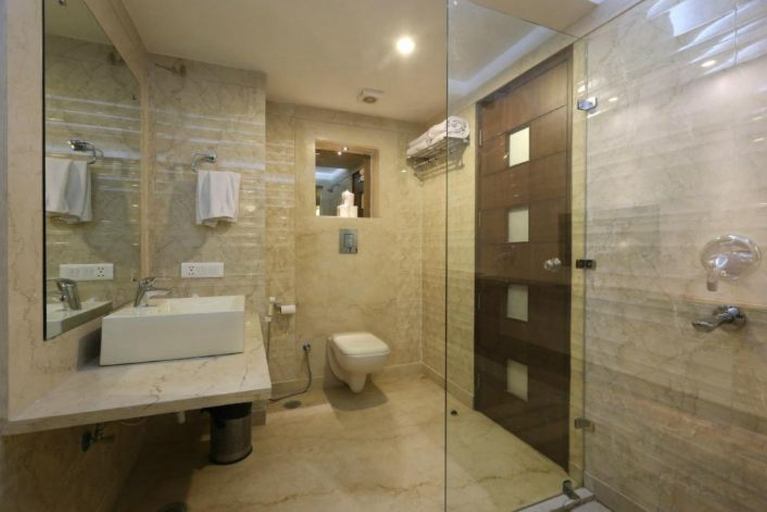 Bathroom, Le Roi Delhi @ New Delhi Railway Station, Delhi
