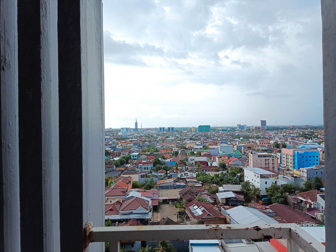 Exterior & Views 4, Relax Studio at Vida View Makassar Apartment By Travelio, Makassar